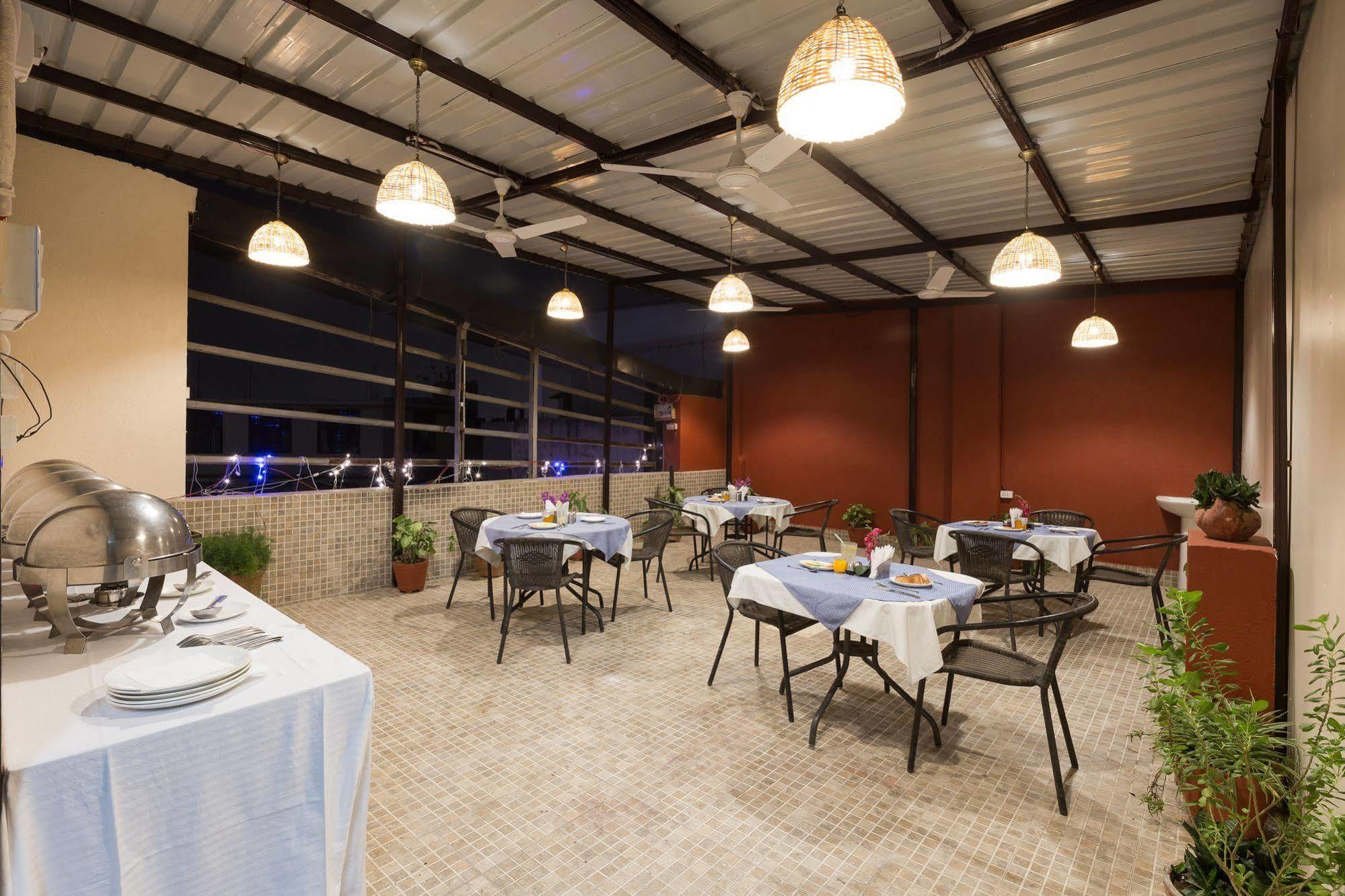 Hotel Kingston Park - Karol Bagh Delhi Dış mekan fotoğraf