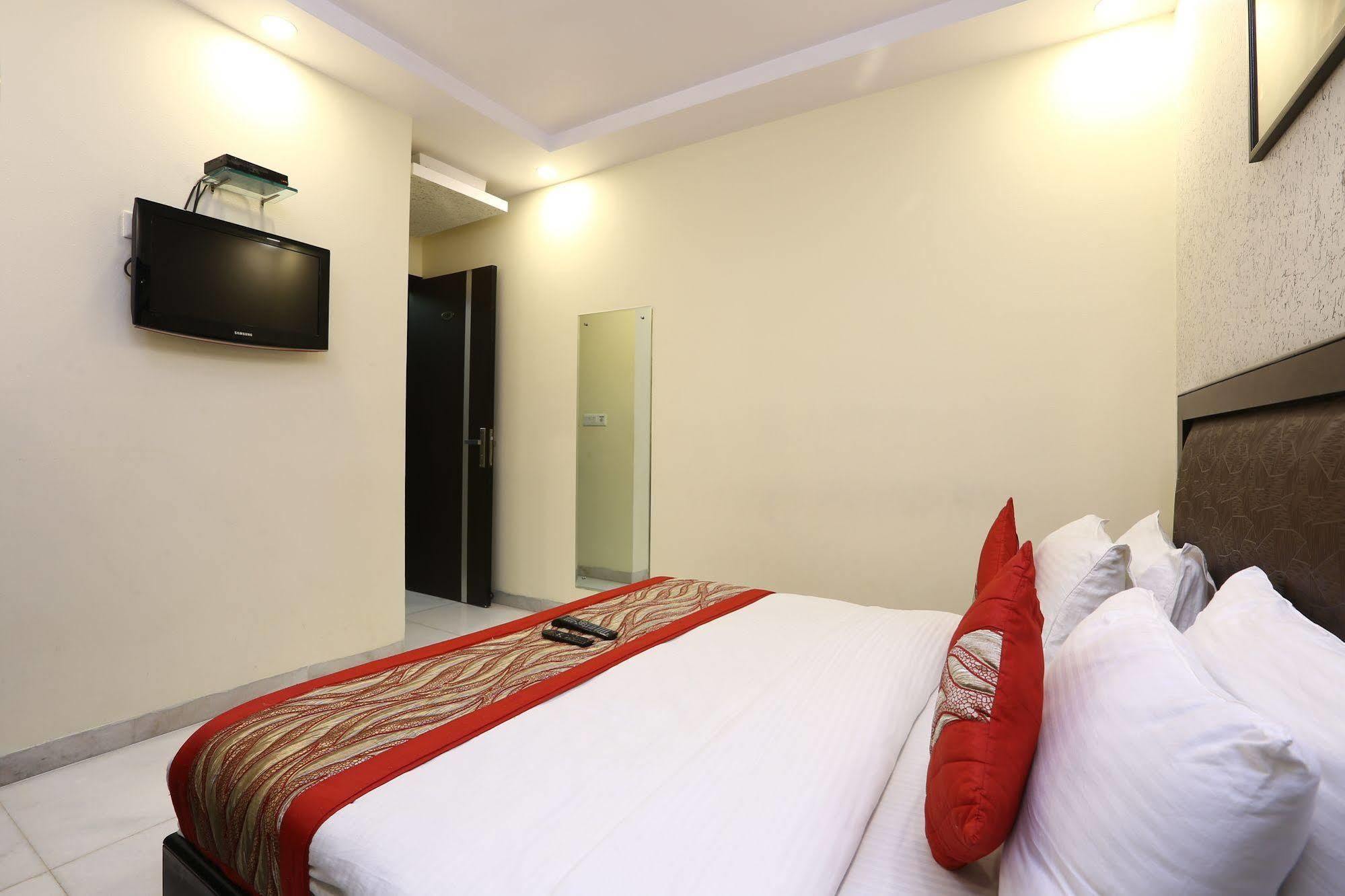 Hotel Kingston Park - Karol Bagh Delhi Dış mekan fotoğraf