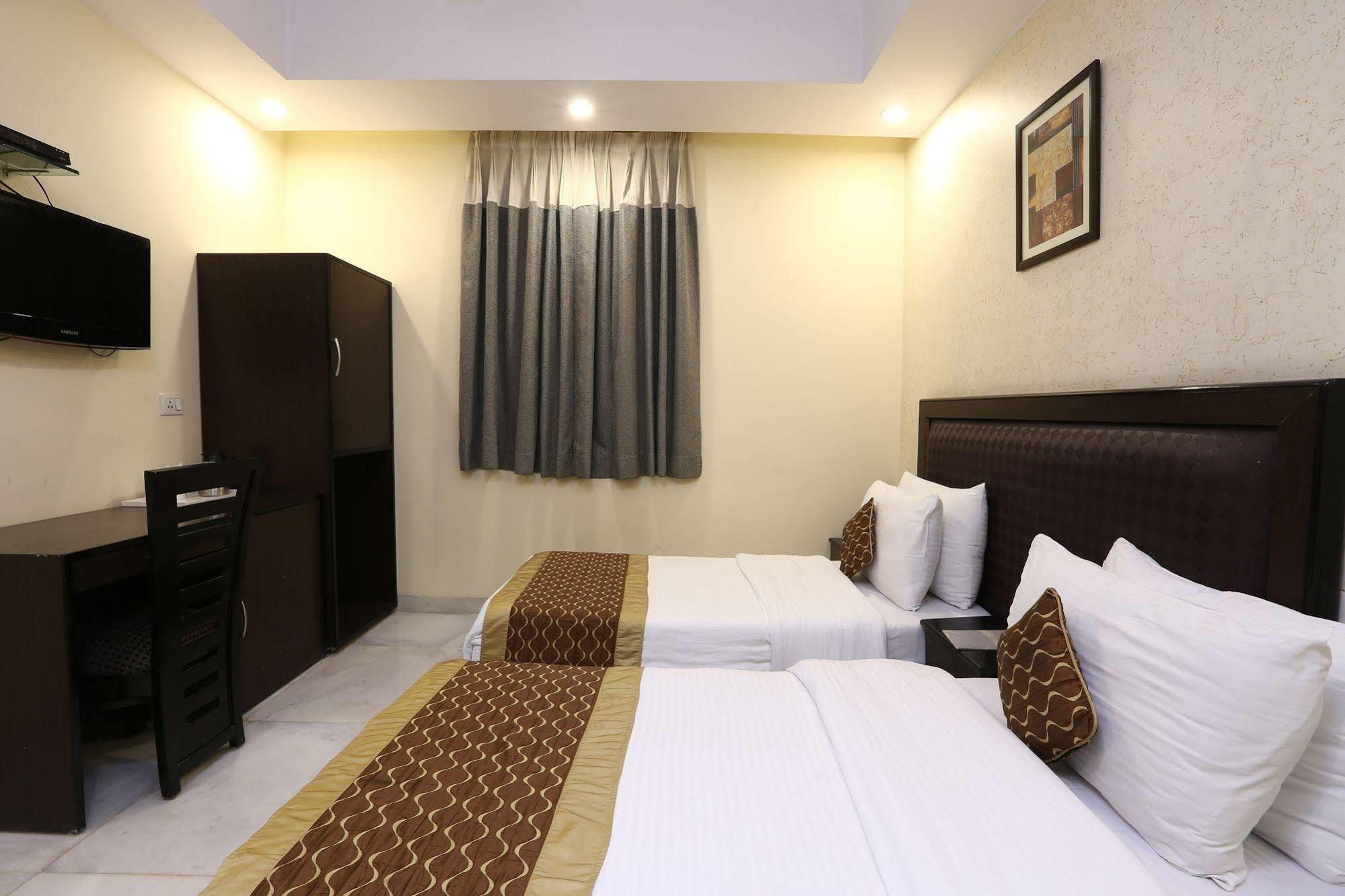 Hotel Kingston Park - Karol Bagh Delhi Dış mekan fotoğraf