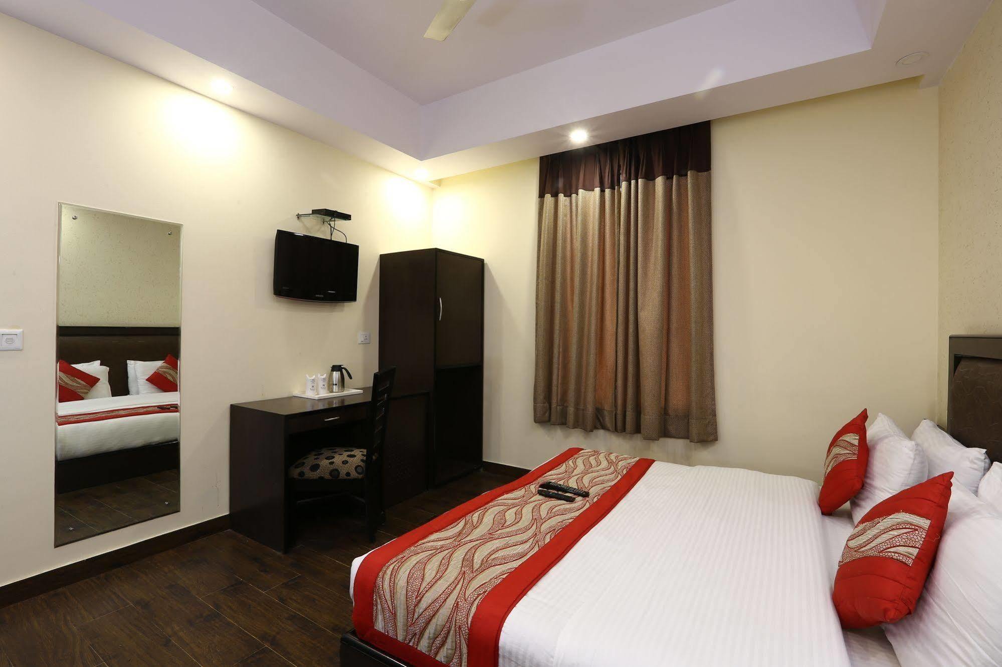 Hotel Kingston Park - Karol Bagh Delhi Dış mekan fotoğraf