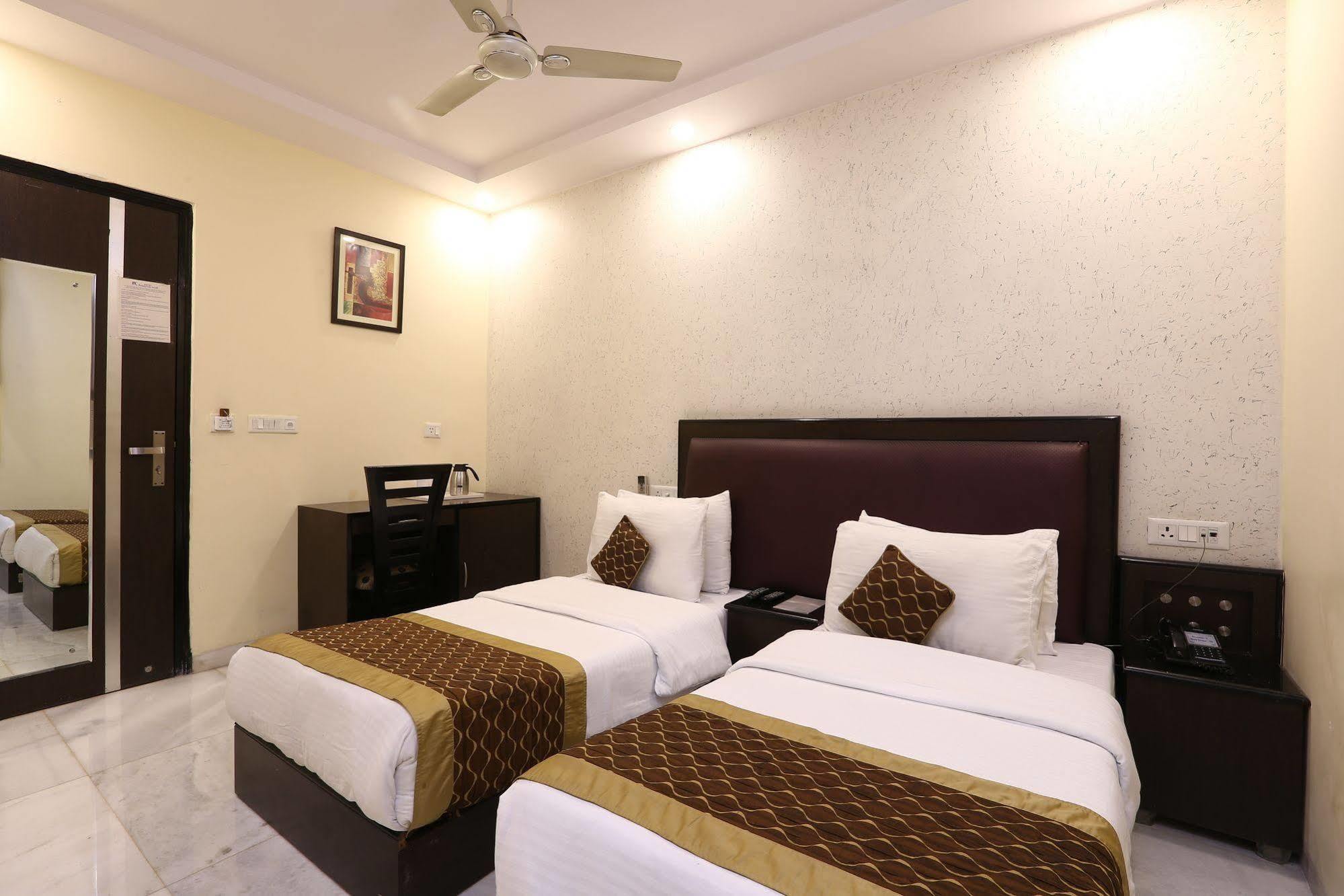 Hotel Kingston Park - Karol Bagh Delhi Dış mekan fotoğraf