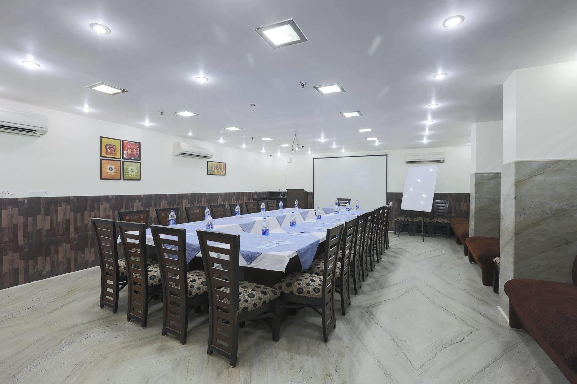 Hotel Kingston Park - Karol Bagh Delhi Dış mekan fotoğraf